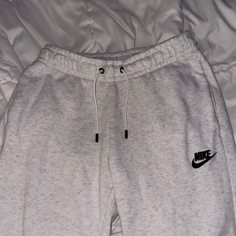 Women’s Nike sweatpants
